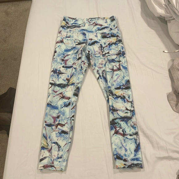 Lululemon Wunder Under - Picture 1 of 2